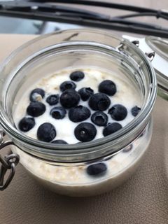 Áfonyás-mandulás zabpehely reggelire recept fotója
