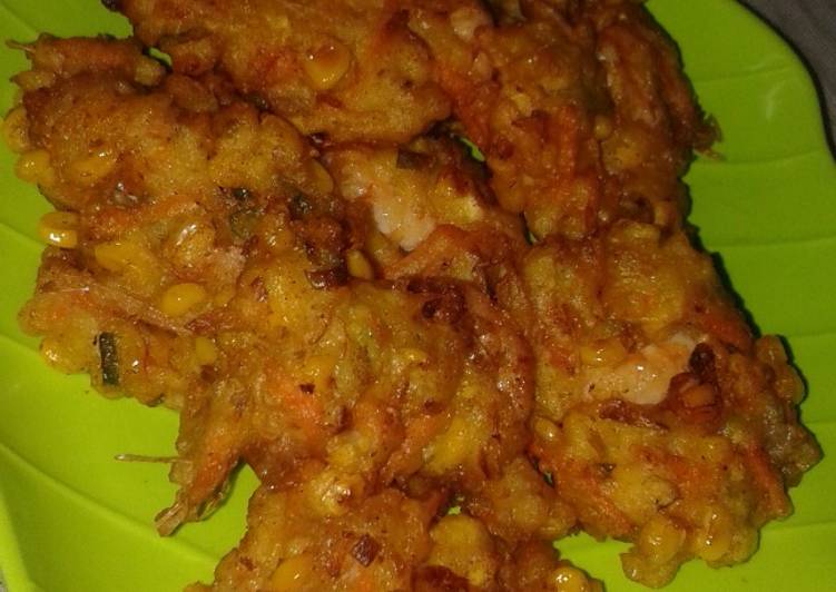 Bagaimana Menyiapkan Bakwan jagung udang gurih Anti Gagal