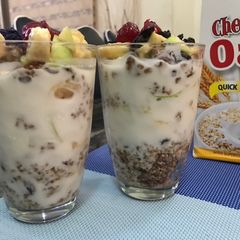 A picture of Granola parfait.