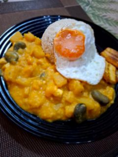 Una foto de Ajiaco de papas y habas