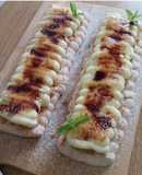 Coca de soletilla con manzana caramelizada, crema y azúcar quemada