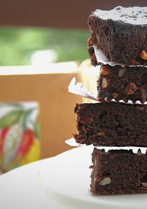 राजमा डार्क चॉकलेट ब्राउनी (Rajma Dark Chocolate Brownie recipe in Hindi) रेसिपी मुख्य फोटो