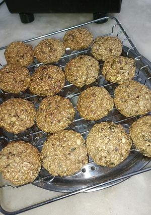 A picture of Oats and mix seeds cookies.