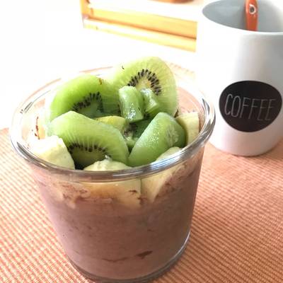 Overnight oats de chocolate y fruta (sin azúcar y FIT) Receta de Nairi-  Cookpad