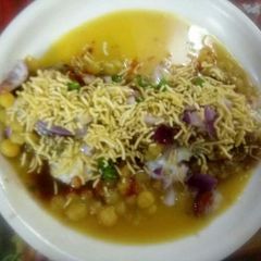 A picture of Ragda Patties.
