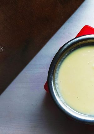 होममेड काँडन्स मिल्क/मिलकमेड (homemade condensed milk recipe in marathi) रेसिपी चे मुख्य फोटो 