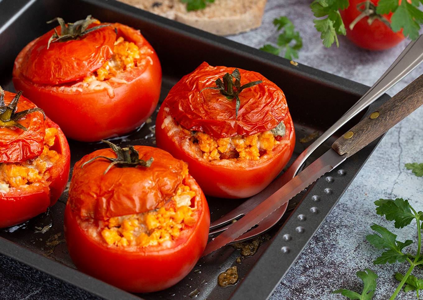 Tomates rellenos de pollo y arroz (horno)