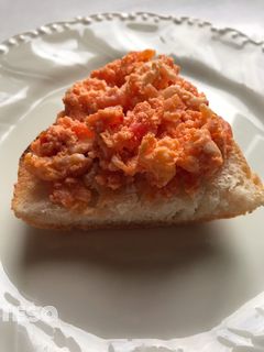 Una foto de Strapatsada griega o revuelto de huevo con tomate