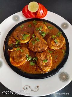 मालवणी अंडा ग्रेव्ही (malwani anda gravy recipe in marathi) रेसिपी चे मुख्य फोटो