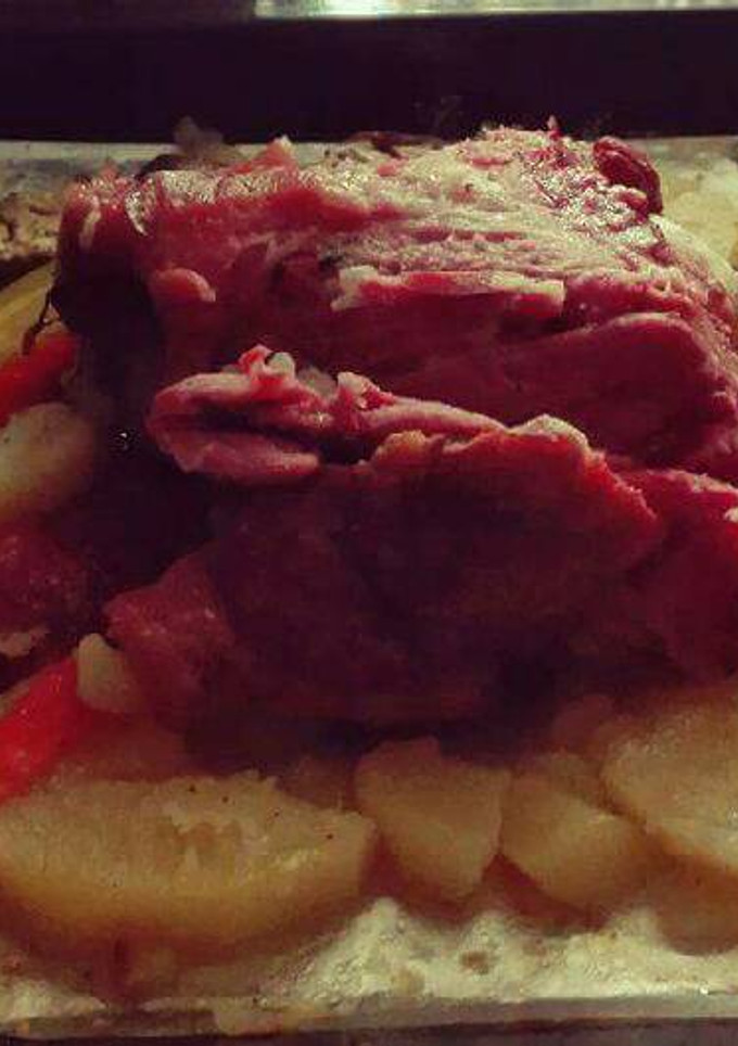 Una foto de Codillo con verduras
