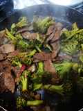 Carne con brócoli estilo chino