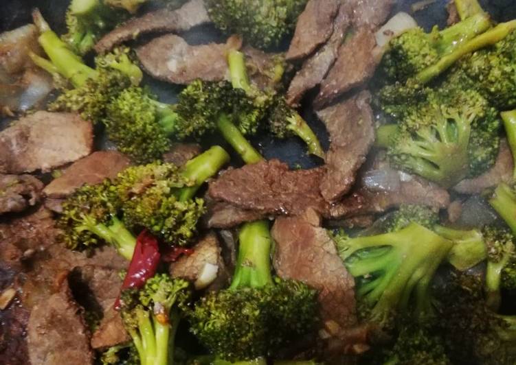 Carne con brócoli estilo chino