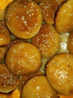 A picture of Burger buns.