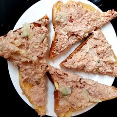 A picture of My Chilli Tuna Toasties 😍.