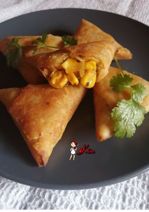 A picture of Cheese and corn samoosas.