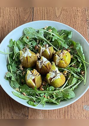 Une photo de Salade de figues au chèvre et au romarin