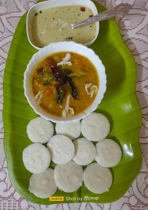 স্পঞ্জি মিনি ইডলি (spongy mini idli recipe in bengali) রেসিপির প্রধান ছবি