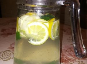 Una foto de Bebida Refrescante Limón, Menta, Jengibre y Pepino Método Grez
