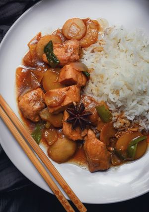 A picture of Braised Chicken With Water Chestnuts.