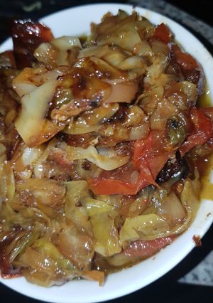 Káposztaágyon sült csirkeszárny recept fotója