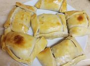 Una foto de masa para empanadas con mantequilla