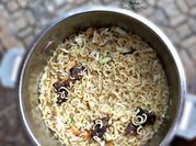 A picture of fried indomie