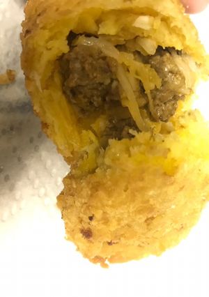 Una foto de Croquetas de plátano maduro con carne molida y queso
