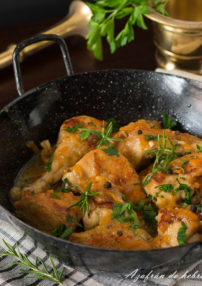 Una foto de Pollo en salsa