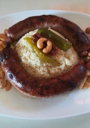 Foto principal de Corona de cuscus y boutifarra