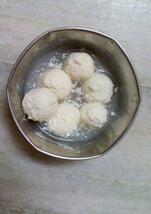 A picture of Rasgullas.