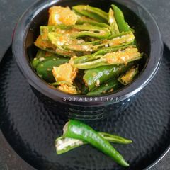 A picture of Green Chillies Pickle.