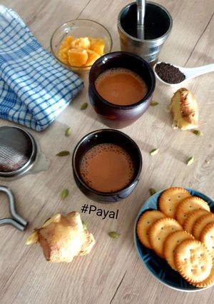 अदरक इलायची वाली गुड़ की चाय (Adrak elaichi wali gud ki chai recipe in hindi) रेसिपी मुख्य फोटो