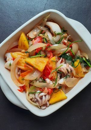 Hình của món Mực xào dứa và hành tây.