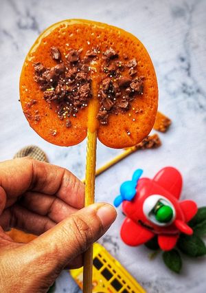 হানি ফ্লেভারড্ ডালগোনা ক্যান্ডি উইথ ক্রাশড্ চকোলেটস্ 🤩🤩🍭🍫🍯 রেসিপির প্রধান ছবি