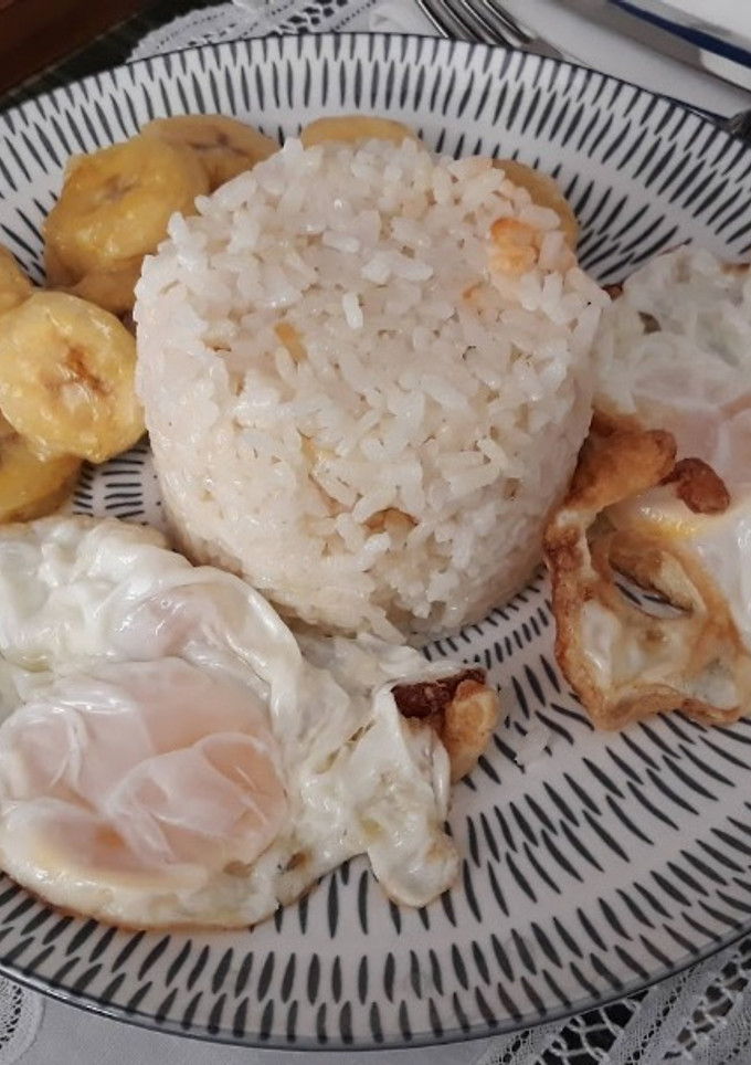Una foto de Arroz a la cubana
