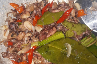 Cara Membuat Oseng pedas cumi asin kering Istimewa