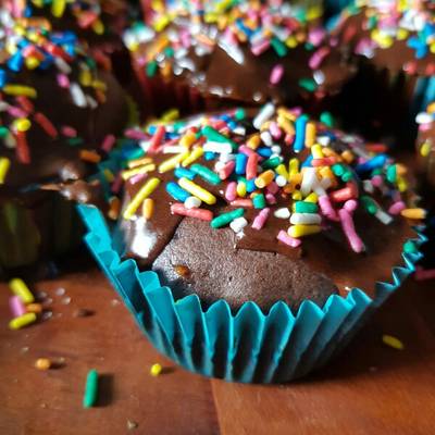 Cupcakes de chocolate fácil? Receta de Maca Kovacs- Cookpad