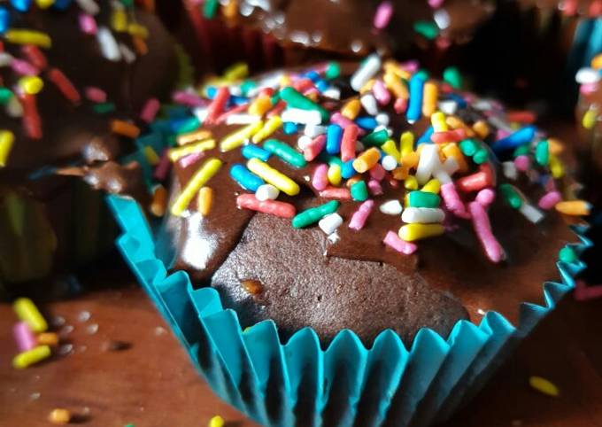 Cupcakes de chocolate fácil? Receta de Maca Kovacs- Cookpad