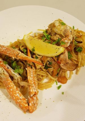 รูปของ Spaghetti Seafood Sauce With Crab