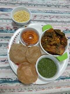 ઊંધિયું (UNDHIYU Recipe in Gujarati) રેસીપી મુખ્ય ફોટો