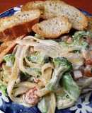 Pasta Alfredo con Brócoli y Camarones