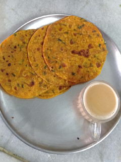 મેથી ના થેપલા (Methi Thepla Recipe In Gujarati) રેસીપી મુખ્ય ફોટો