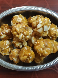 શીંગ નાં લાડુ (Shing Ladoo Recipe In Gujarati) રેસીપી મુખ્ય ફોટો