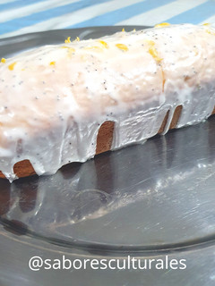 Una foto de 🍋 Budín de limón y queso crema🥄