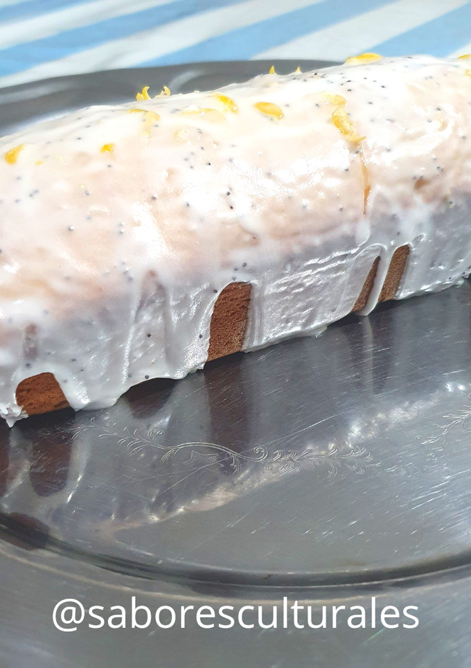Una foto de 🍋 Budín de limón y queso crema🥄