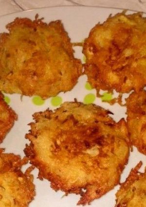 Una foto de Latkes de manzana