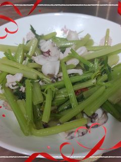 小卷炒芹菜 的食譜成品照片