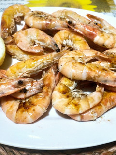 Una foto de Langostinos a la parrilla