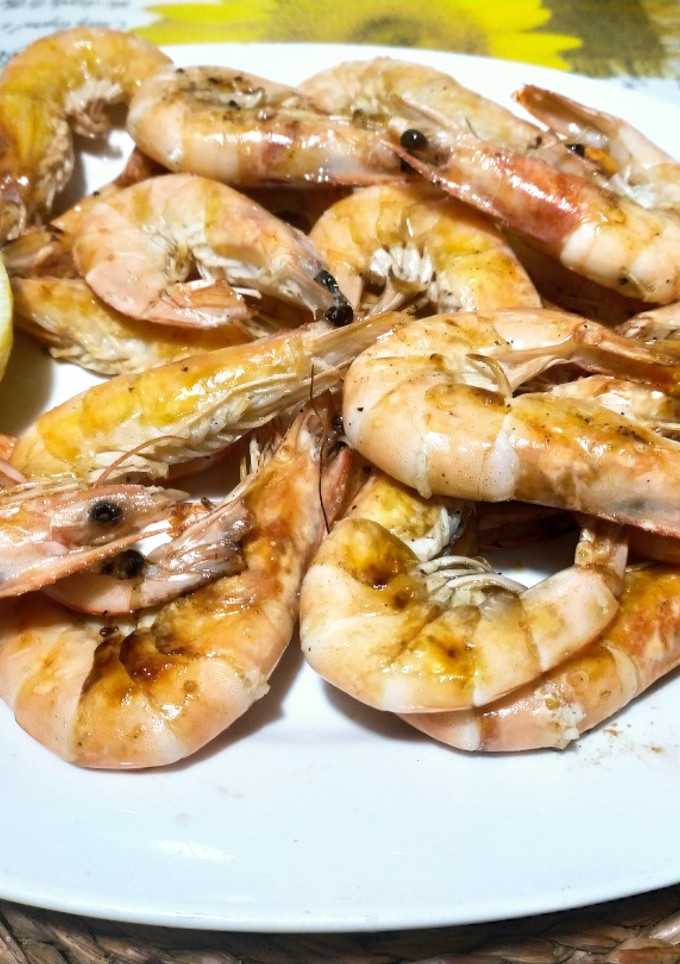 Una foto de Langostinos a la parrilla