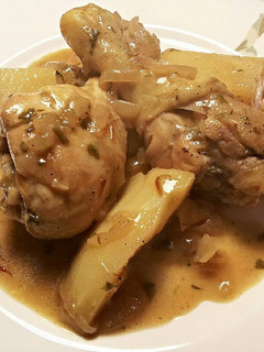 Una foto de Muslos de pollo con patatas, en salsa de soja y mostaza